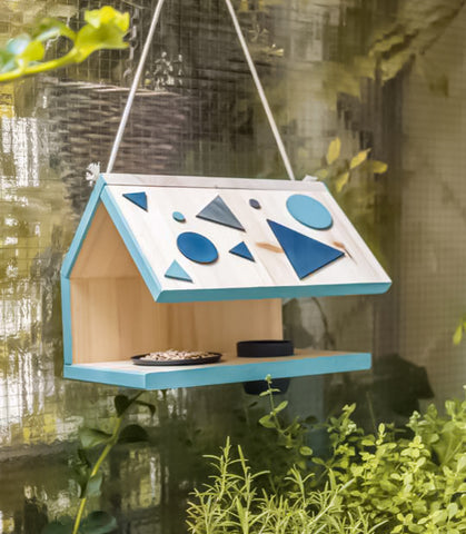 DIY Vogelhaus im Garten