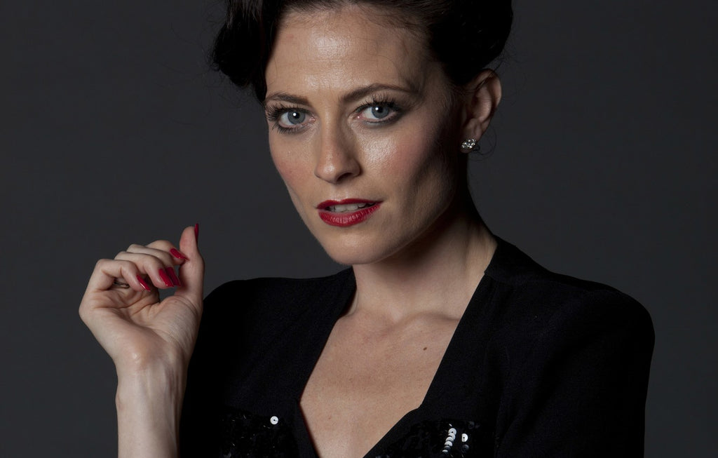 irene adler sherlock holmes- Cunning woman in black dress