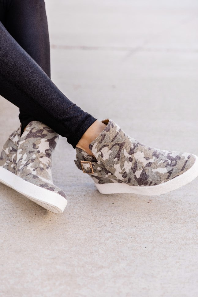 ladies camo sneakers