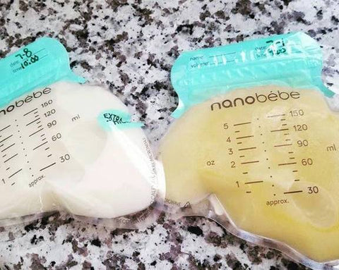 Example of breast milk vs colostrum in nanobébé storage bags