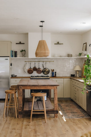 Every farmhouse kitchen needs its wooden accessories