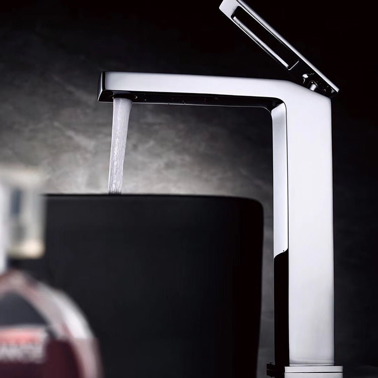 Chrome single handle bathroom basin faucet with pop up overflow brass drain