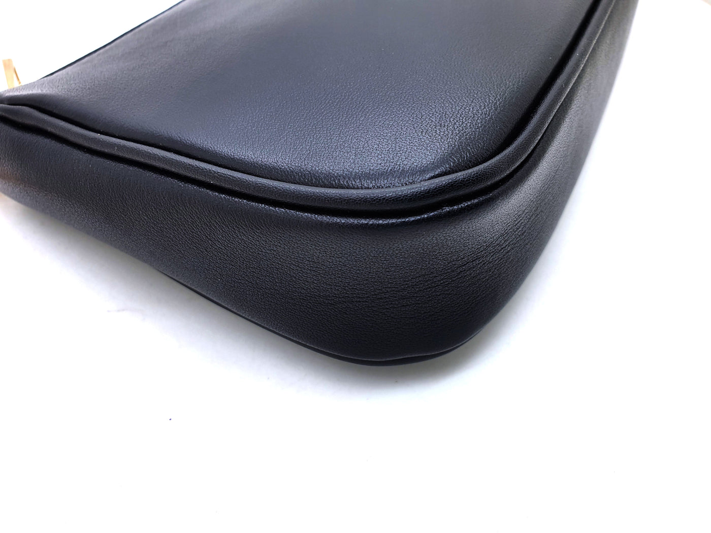 Medium pochette - Black Lambskin Leather – dressupyourpurse