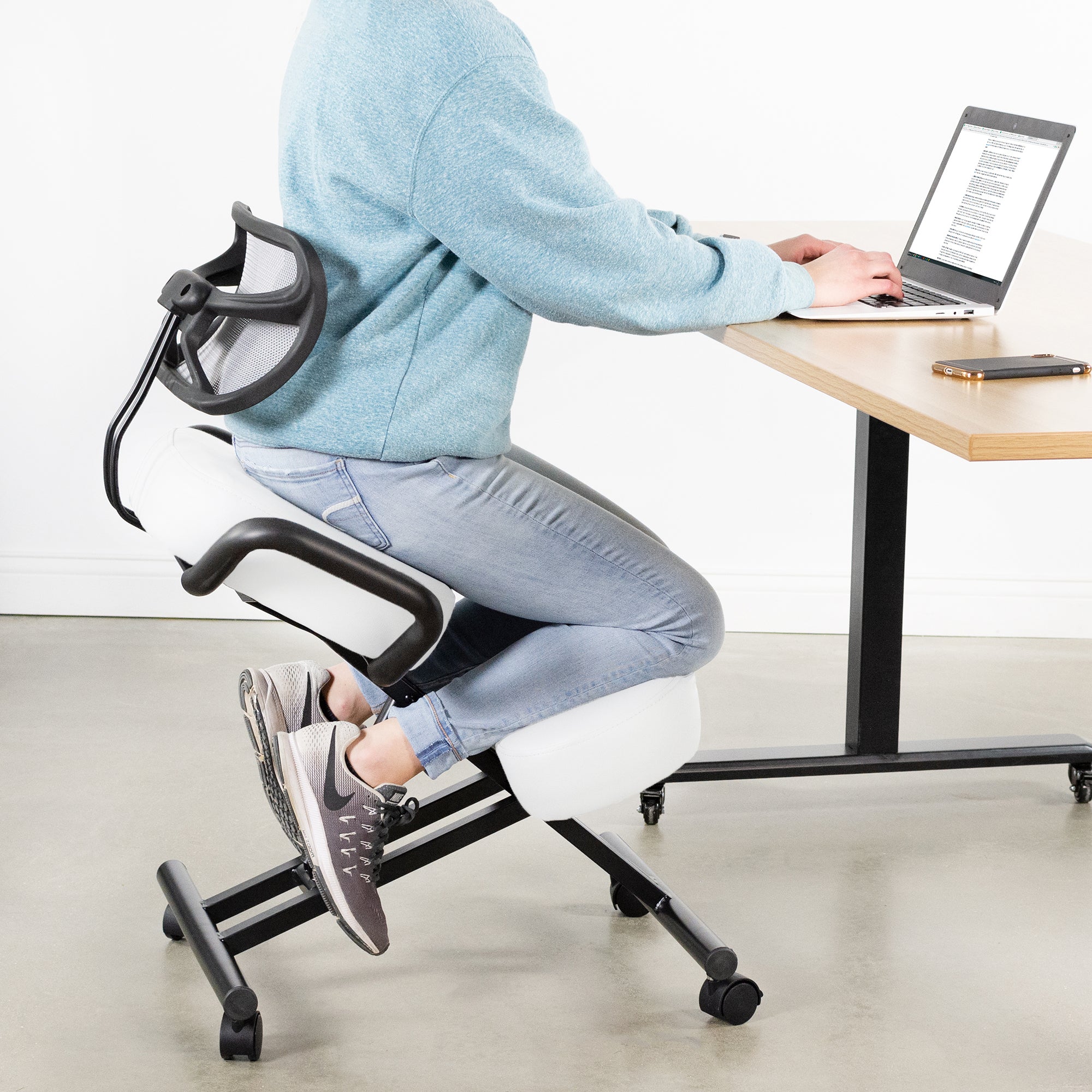 white ergonomic kneeling chair