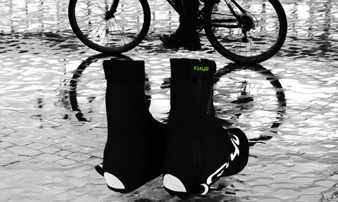 Overshoes with reflective patches