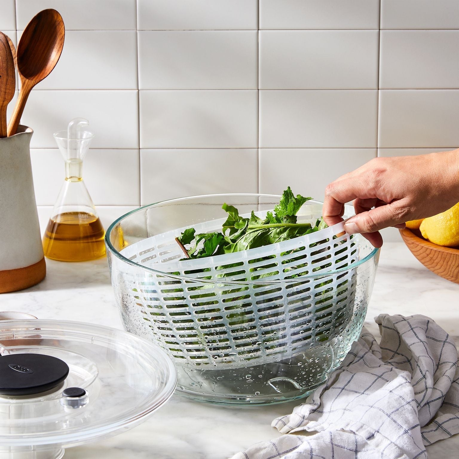 Zyliss Swift Dry Large Salad Spinner - BPA Free Lettuce & Vegetable Spinner  - Lettuce Spinner with Aqua Vent Ridged Basket - Works as Large Salad Bowl