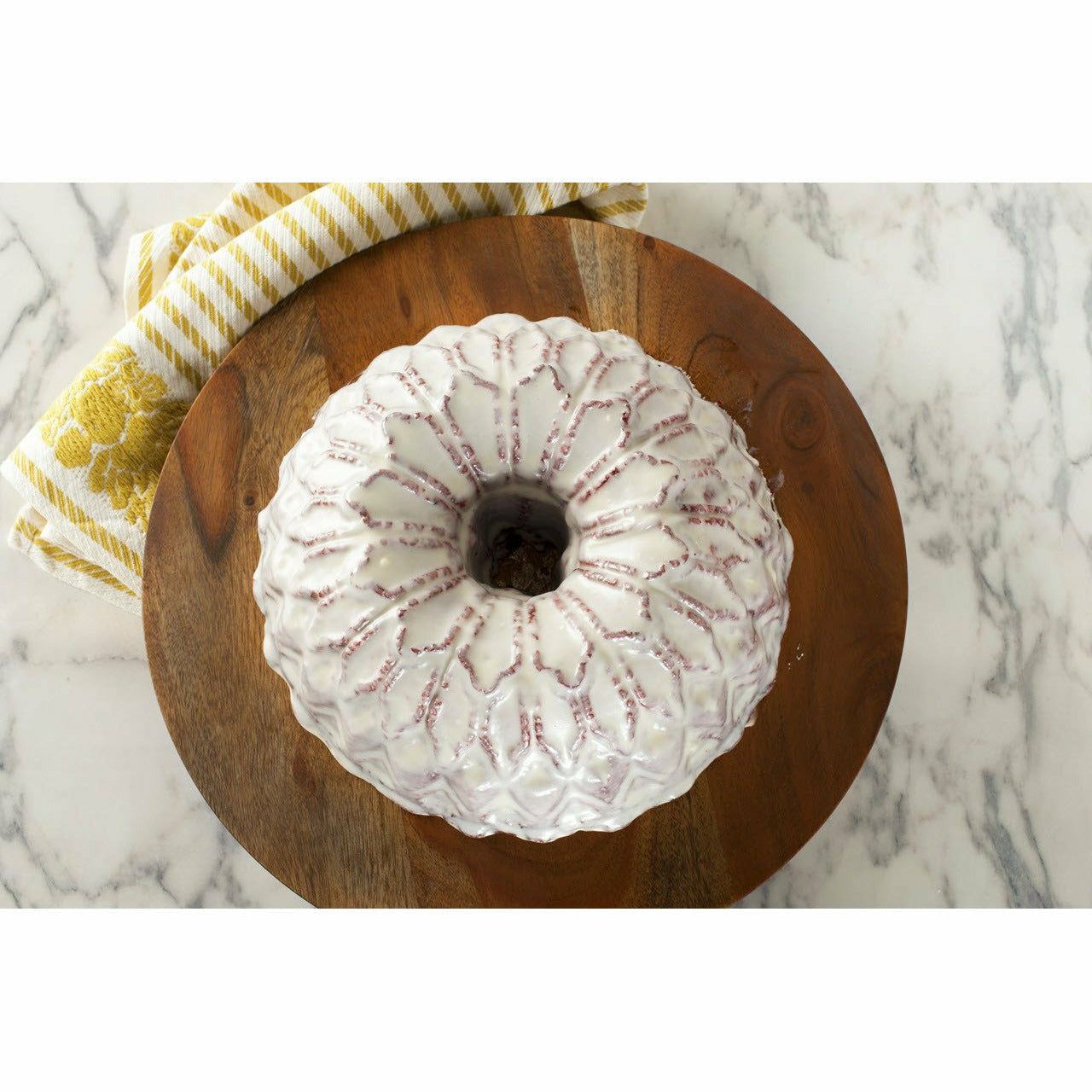https://cdn.shopify.com/s/files/1/0269/2294/2529/products/NordicWare-Stainled-Glass-Bundt-Pan-with-White-Glazed-Cake__53448.1607214210_1800x1800.jpg?v=1637268529