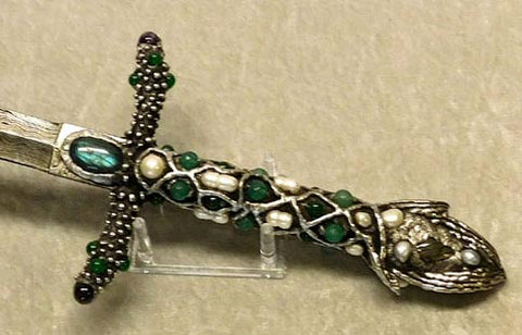 Pearls and emeralds adorn the handle of a Damascus blade created by Don