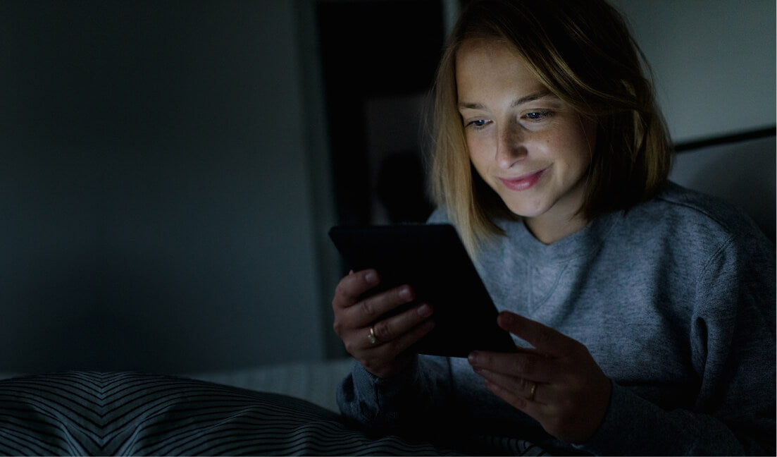Enjoy reading at night with built-in, adjustable ComfortLight