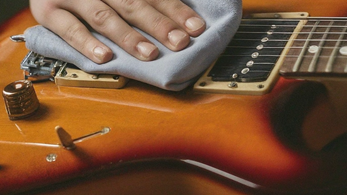 cómo limpiar el cuerpo de la guitarra
