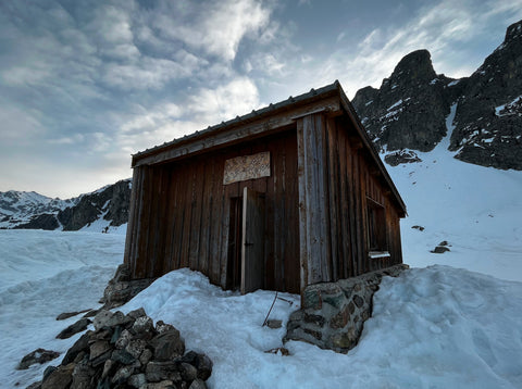 Chamrousse cabane refuge en hiver