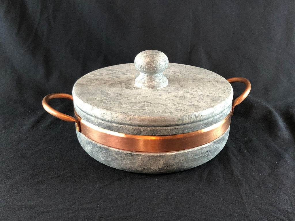 https://cdn.shopify.com/s/files/1/0269/4732/1929/products/soapstone-pot-2l-506723_1024x.jpg?v=1701217086