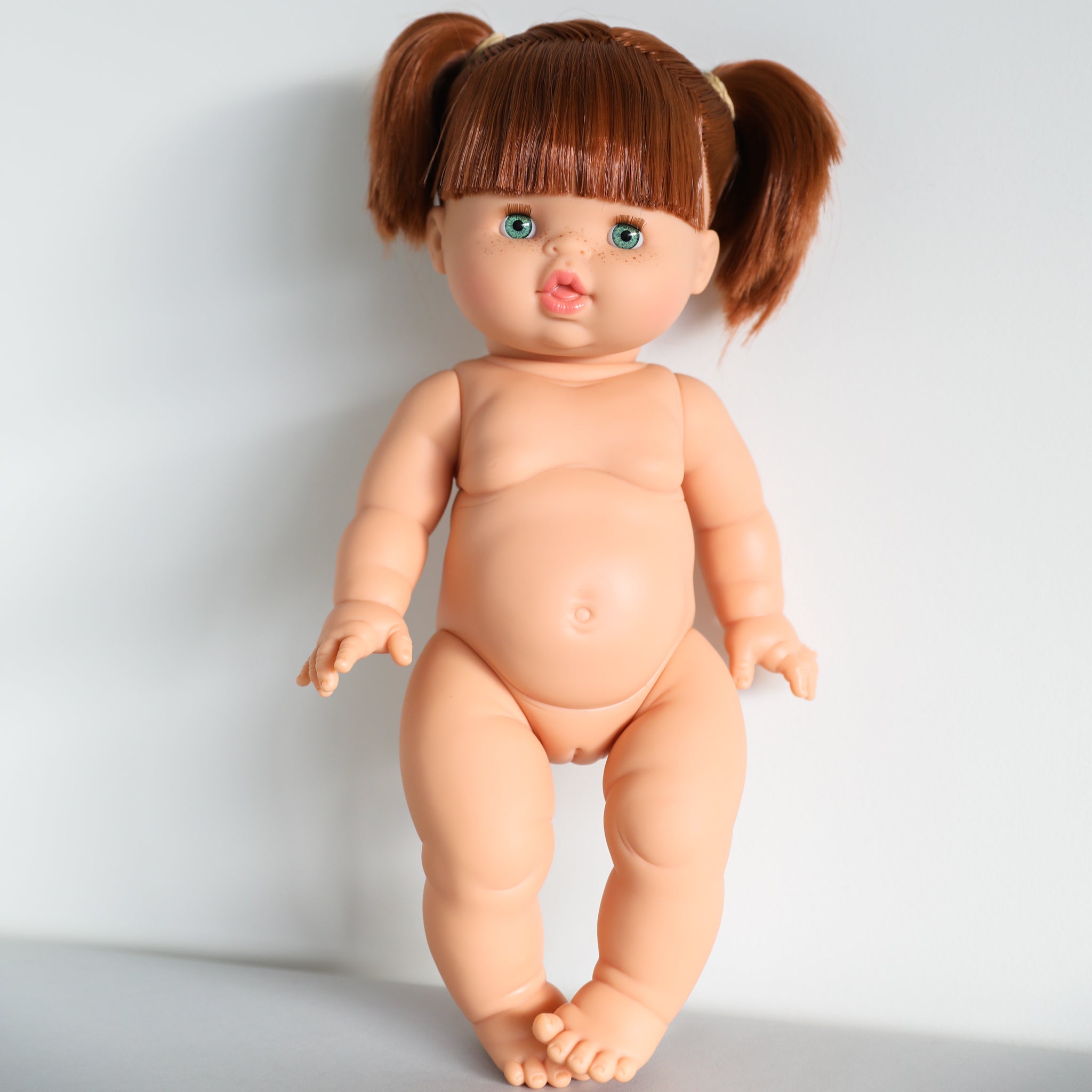 Minikane-doll-without-clothes-09.jpg