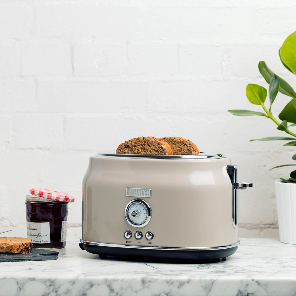 Haden Dorset 1.7 Liter Cordless Electric Kettle and 4 Slice Bread Toaster,  Red, 1 Piece - Fred Meyer