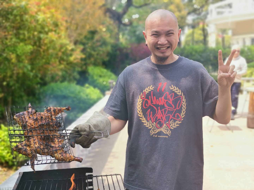 Mike Magik at the grill in Shanghai with a face-full of smoke. Still smilin'.