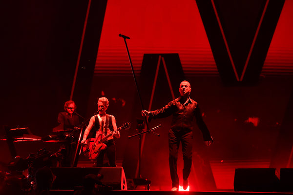 Review: Depeche Mode light up Kia Forum on Memento Mori tour