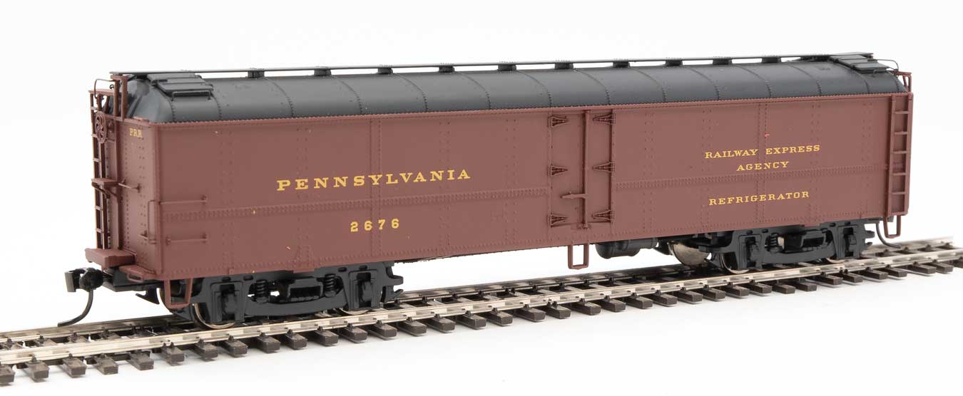 Walthers 920-17233 50' Pennsylvania Class R50b Express Reefer -- Pennsylvania Railroad #2676 (Summer 1945 Scheme; Tuscan, black, Dulux Gold), HO