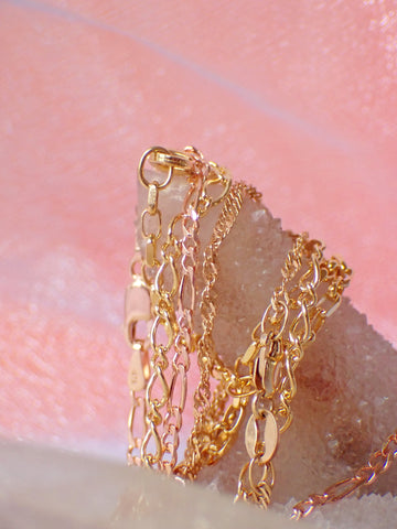 Gold chains on a crystal pillar 