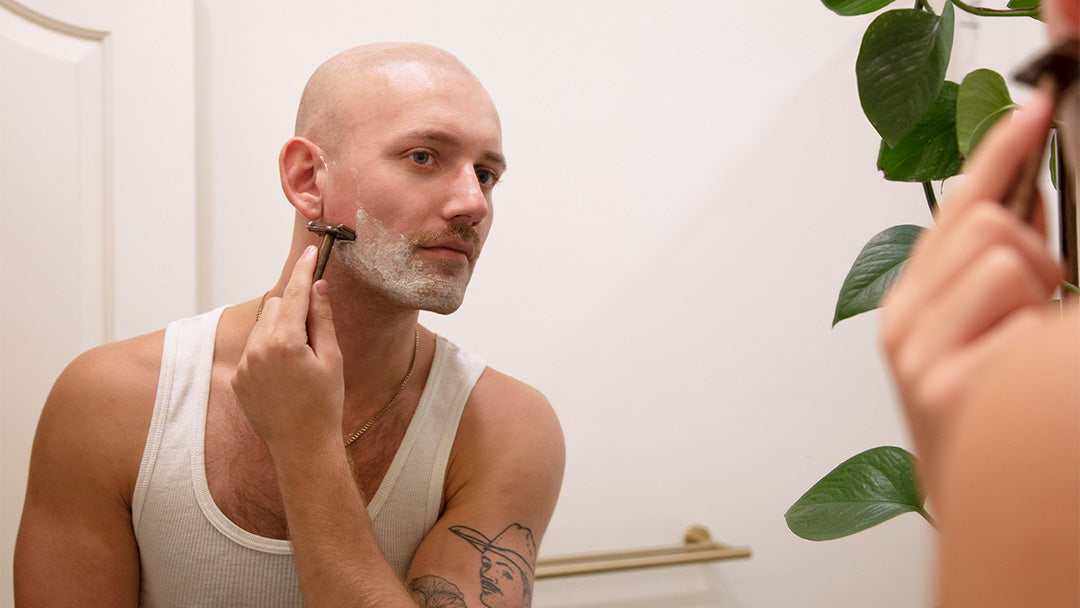 Man shaving his face with the Henson AL13