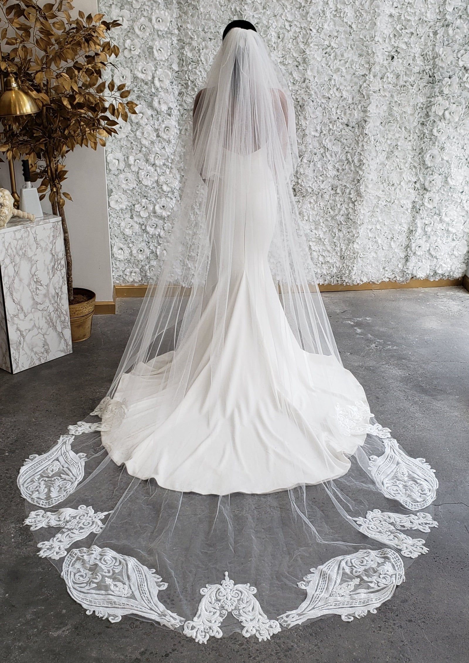 Beautiful And Elegant Bridal Veils For Brides - Pantora - Pantora Inc.