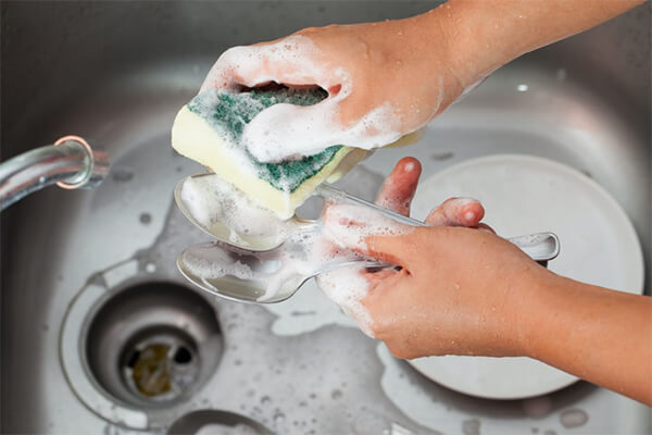 Par quoi remplacer l'éponge vaisselle ? Alternatives zéro déchet