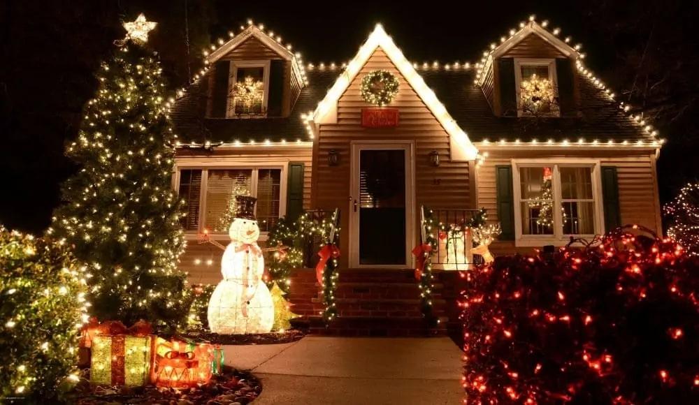 How To Make Outdoor Christmas Decorations For Your Porch And Patio In 2022