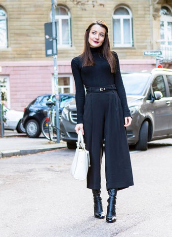 Another Pinterest outfit, all black is always chic! I love these class