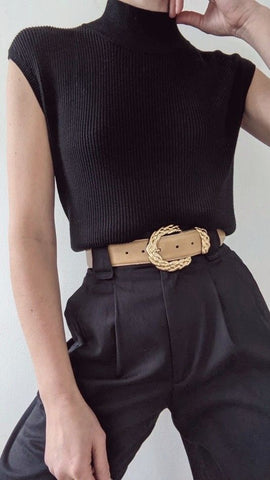 belt with black outfit