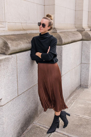 pleated skirt for fall date outfit