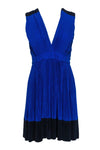 V-neck Sleeveless V Back Colorblocking Pleated Hidden Side Zipper Dress