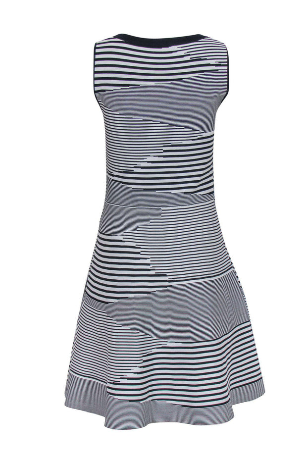 Adolfo Dominguez - White & Navy Abstract Striped Sleeveless Fit