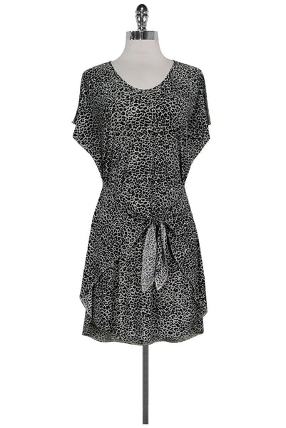 Short Sleeves Sleeves Above the Knee Animal Print Fitted Cutout Round Neck Dress