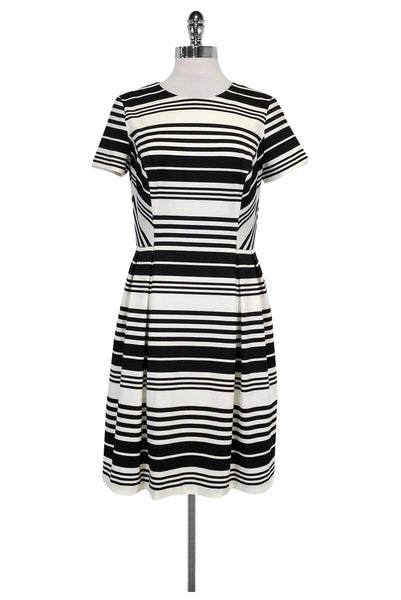Short Sleeves Sleeves Striped Print Round Neck Back Zipper Fitted Dress