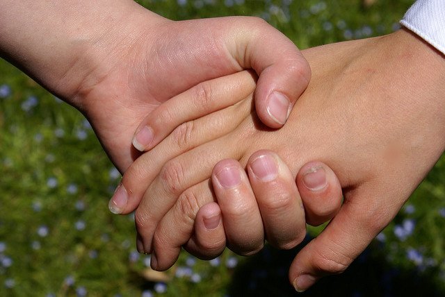hands holding each other