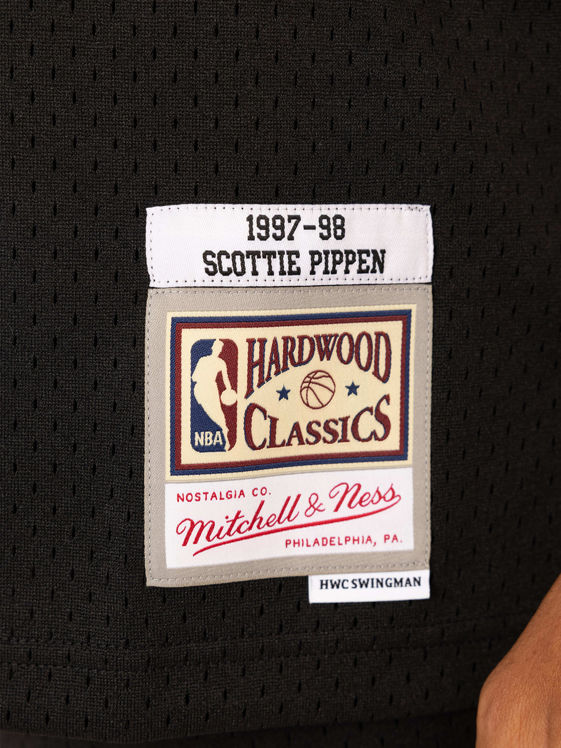 Men's Mitchell & Ness Scottie Pippen Black Chicago Bulls 1997-98 Hardwood  Classics Swingman Jersey