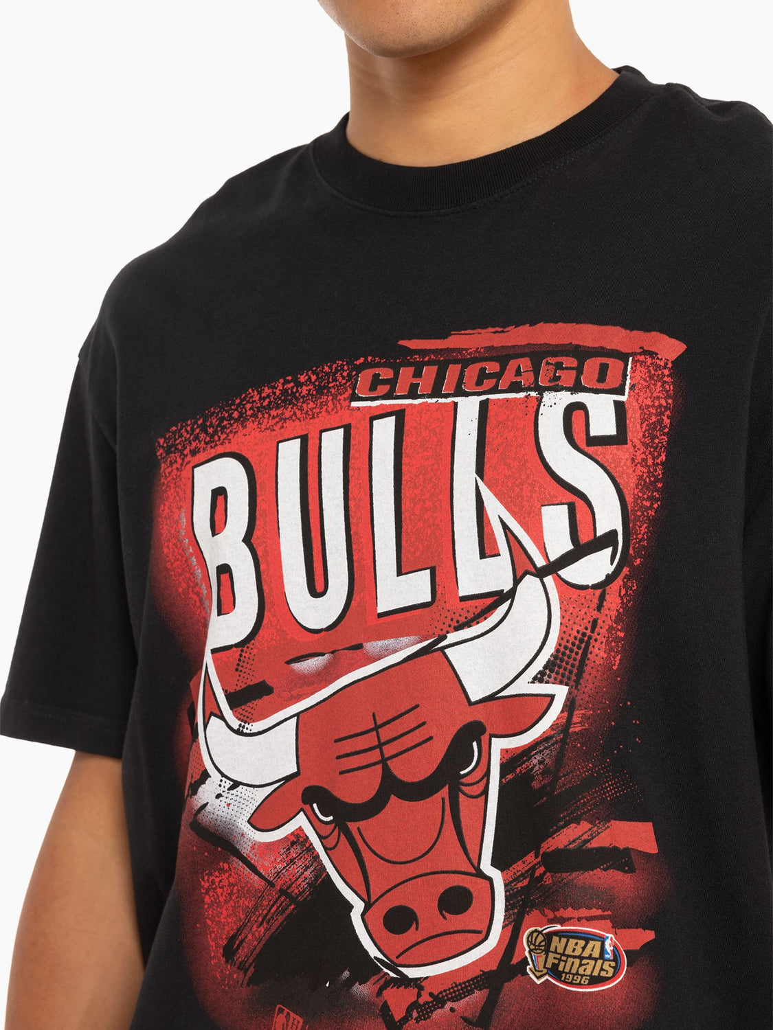 Mitchell & Ness - Chicago Bulls Vintage Big Logo Tee in Faded Black