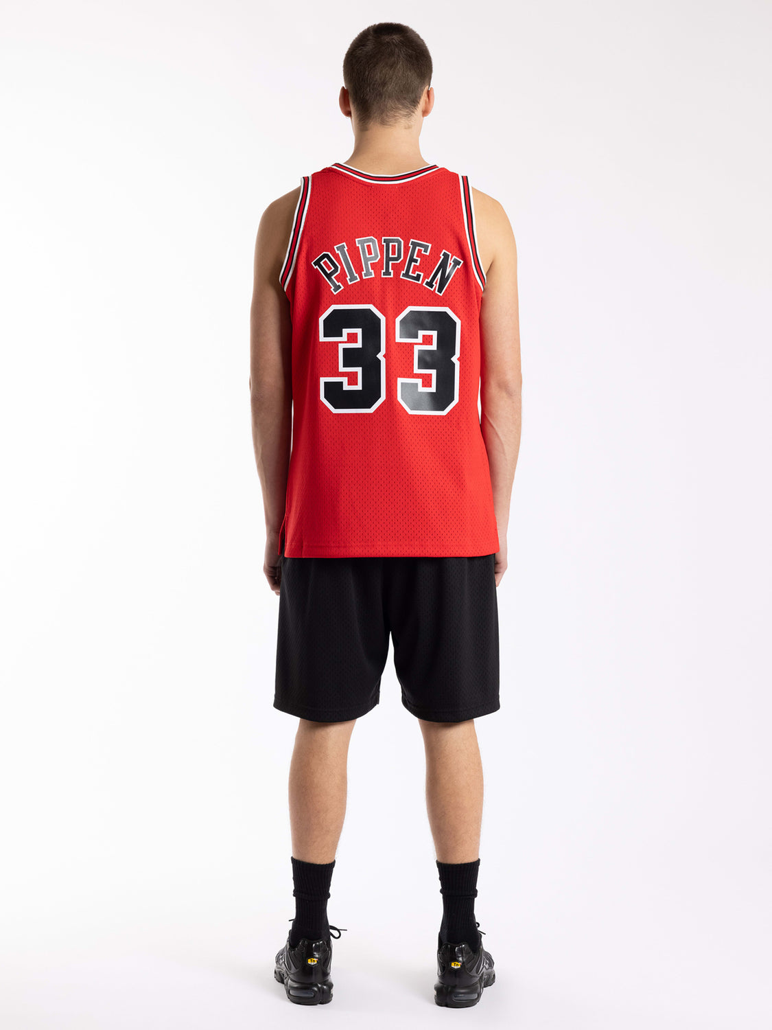 Mitchell & Ness Men's 2003 Chicago Bulls Scottie Pippen #33 Red