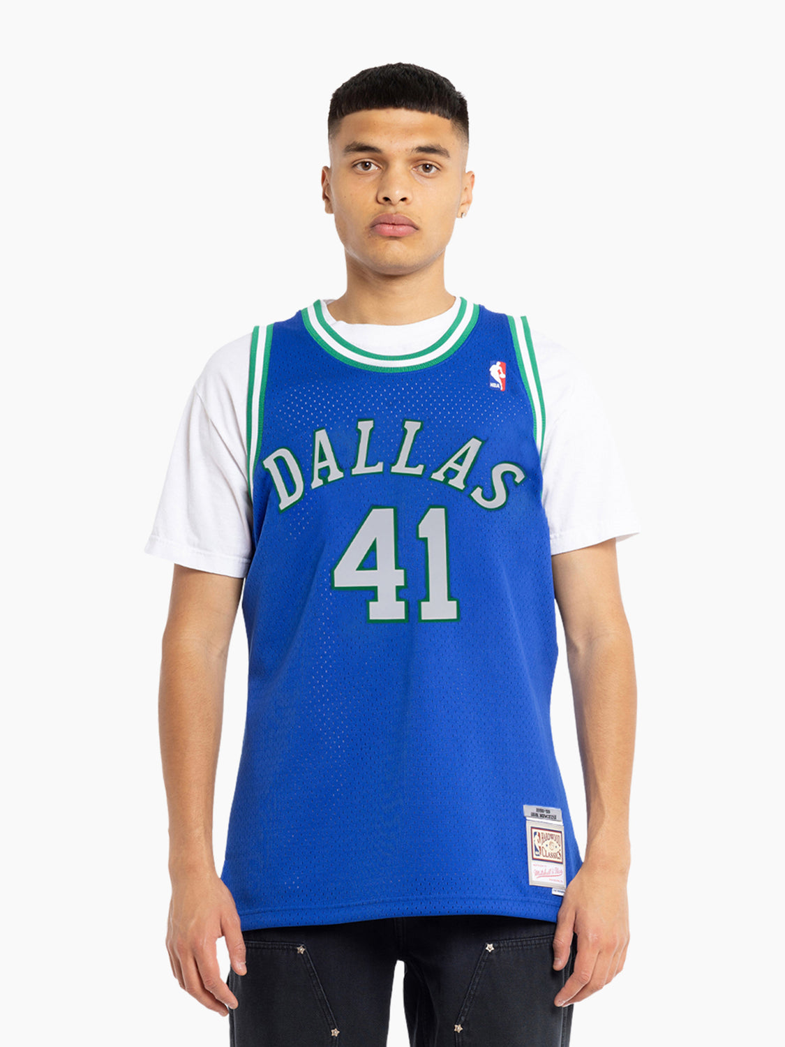 Mitchell & Ness Men's Dirk Nowitzki Blue Dallas Mavericks 1998-99 Hardwood  Classics Swingman Jersey