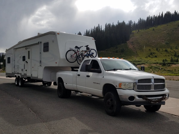 Side view of the level truck and trailer.