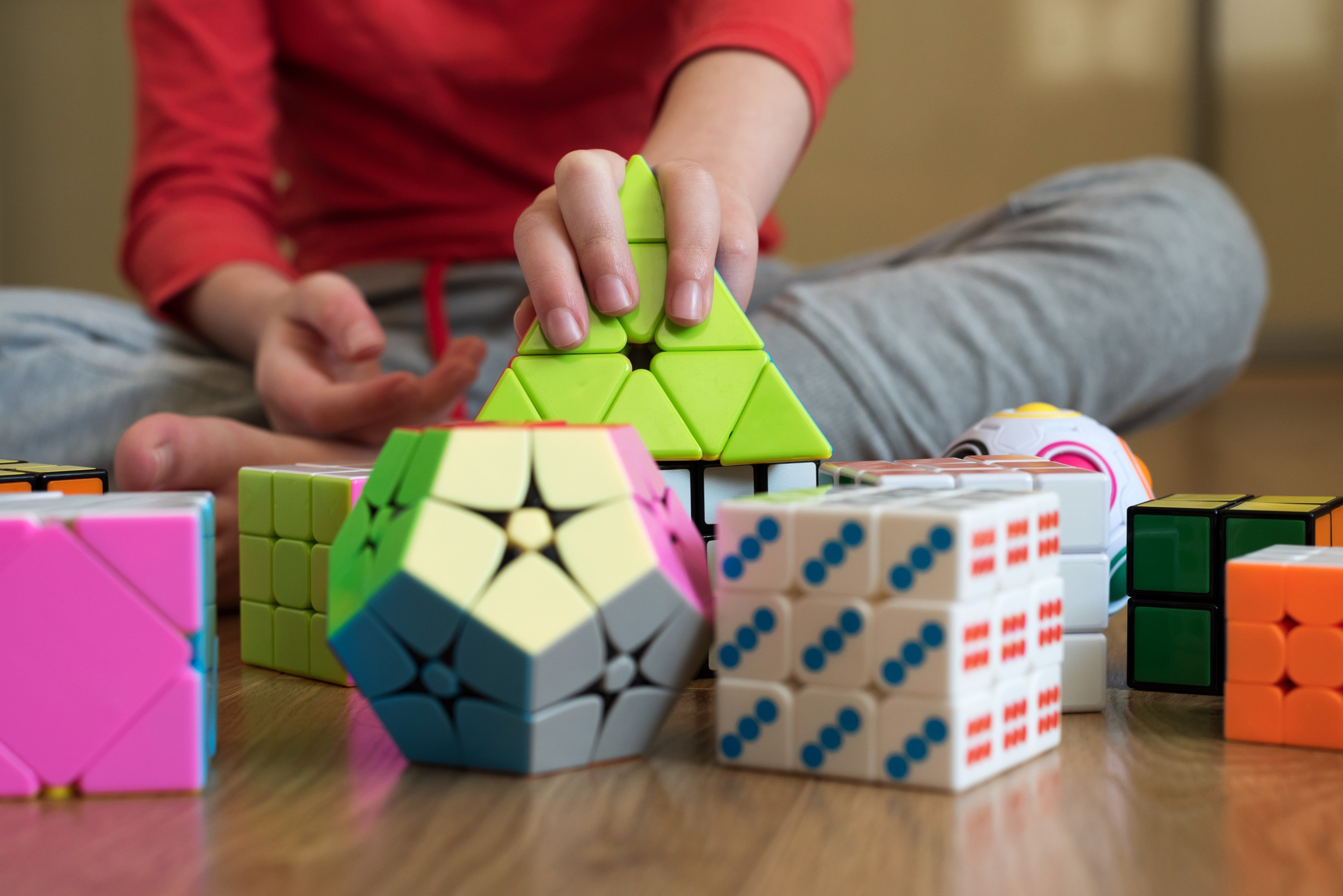 Cube fun. Кубик геймс. Пирамидка 5 на 5 кубик Рубика. Кубик Рубика логическая игра головоломка. Кубик Рубика для слепых.