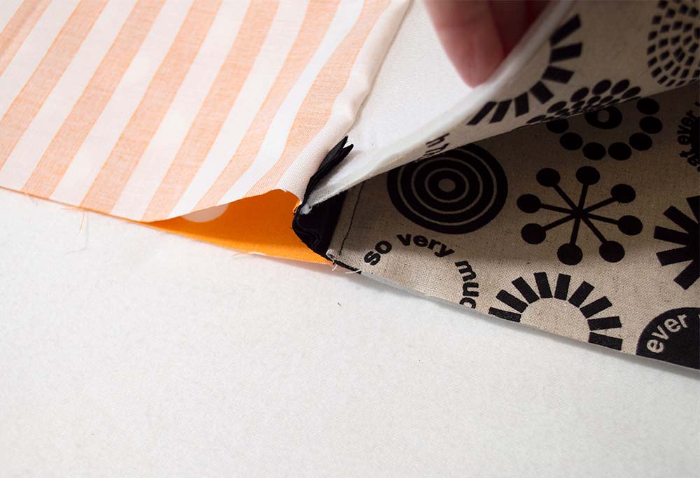 how to sew zipper pouch by Love Sew