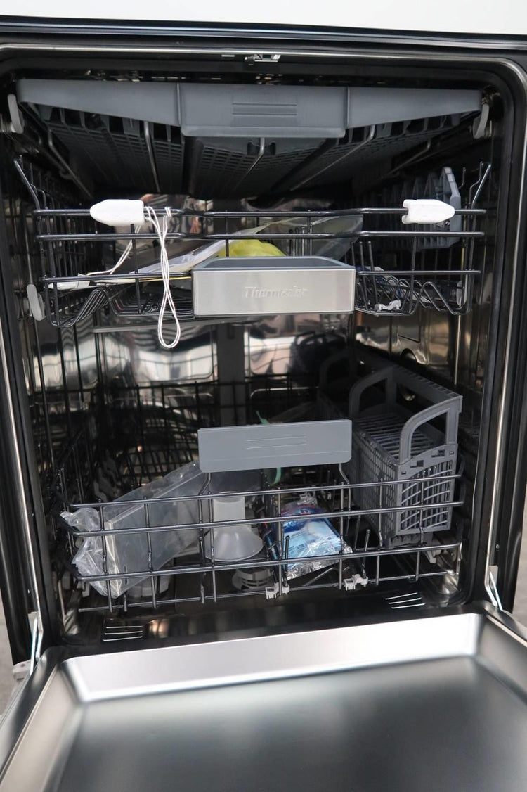 Thermador Pro Topaz Series 24" SS 44dB Crystal Protection Dishwasher DWHD660WFP