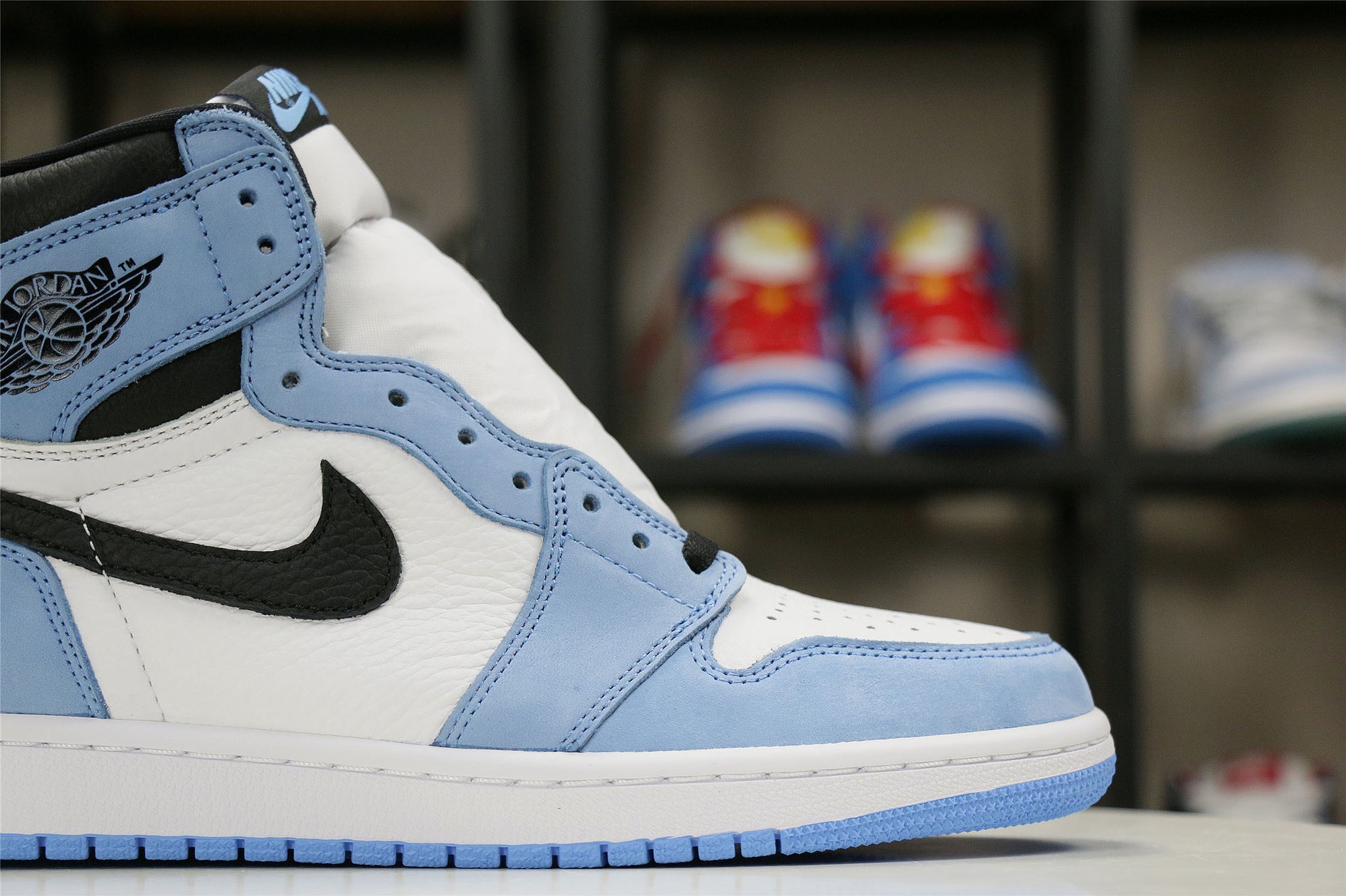 nike air jordan 1 retro high university blue white black