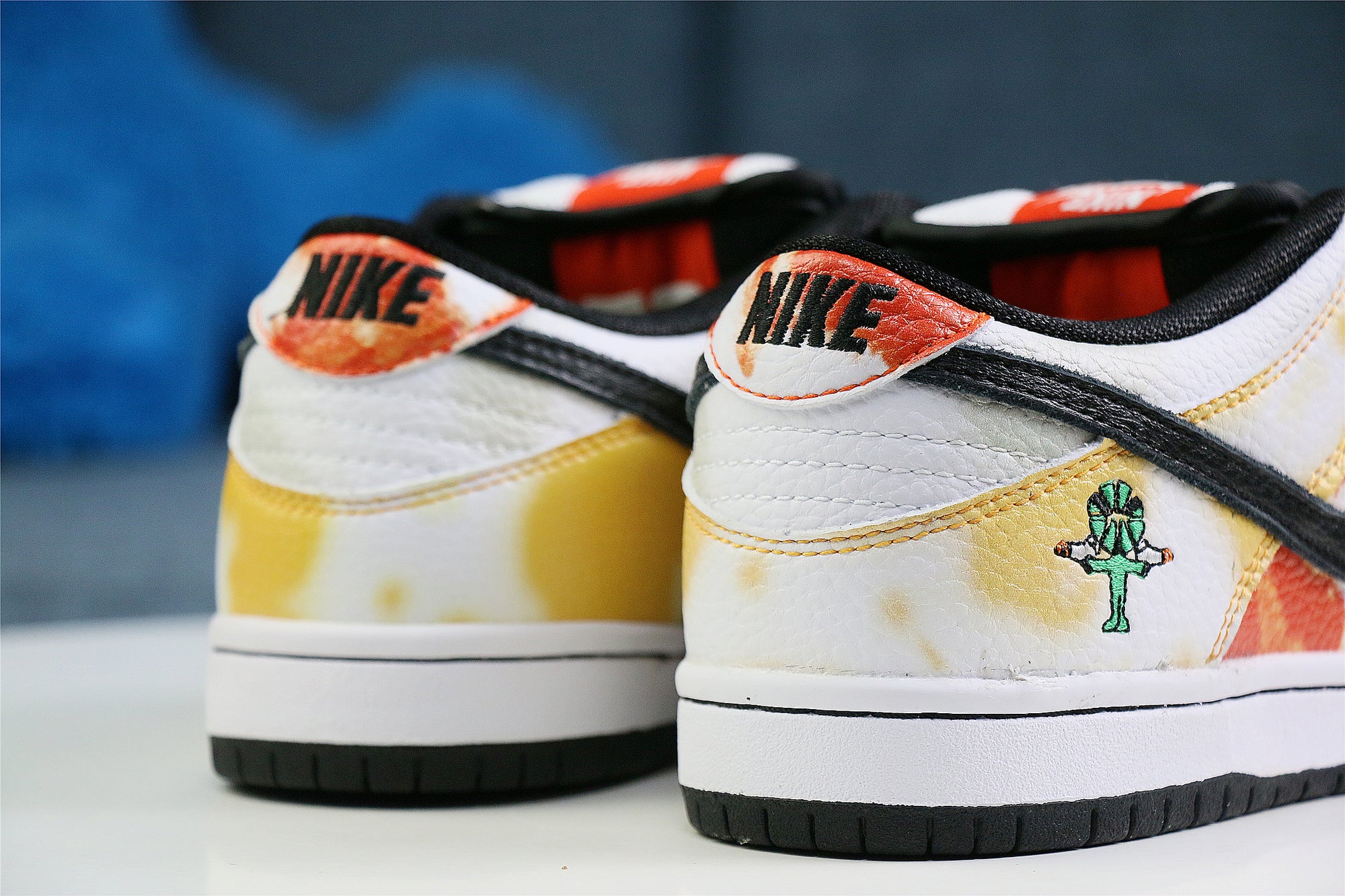 rayguns nike sb