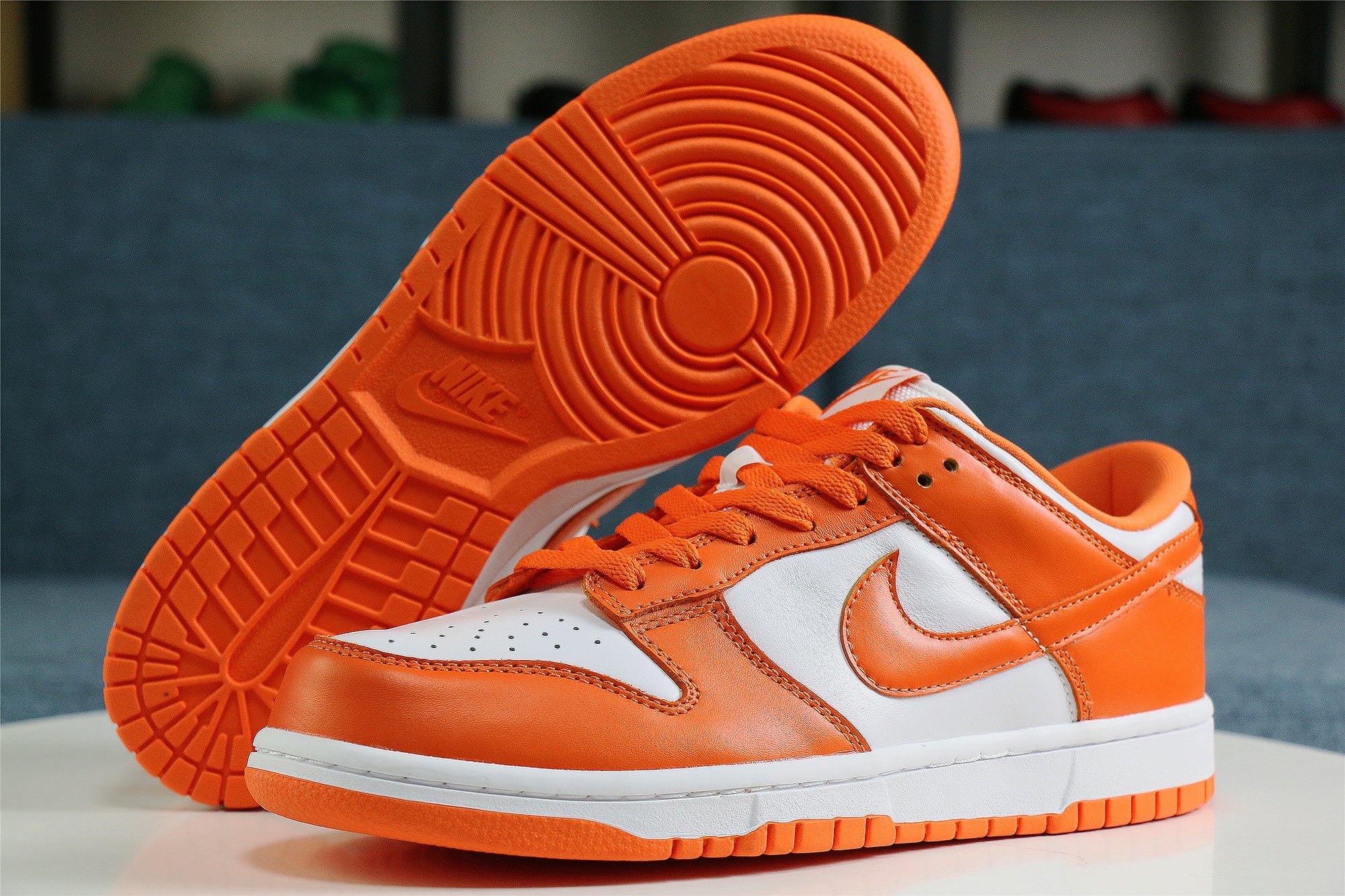 syracuse dunk low on feet