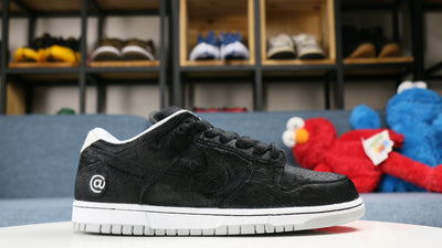 nike dunk sb low medicom 2