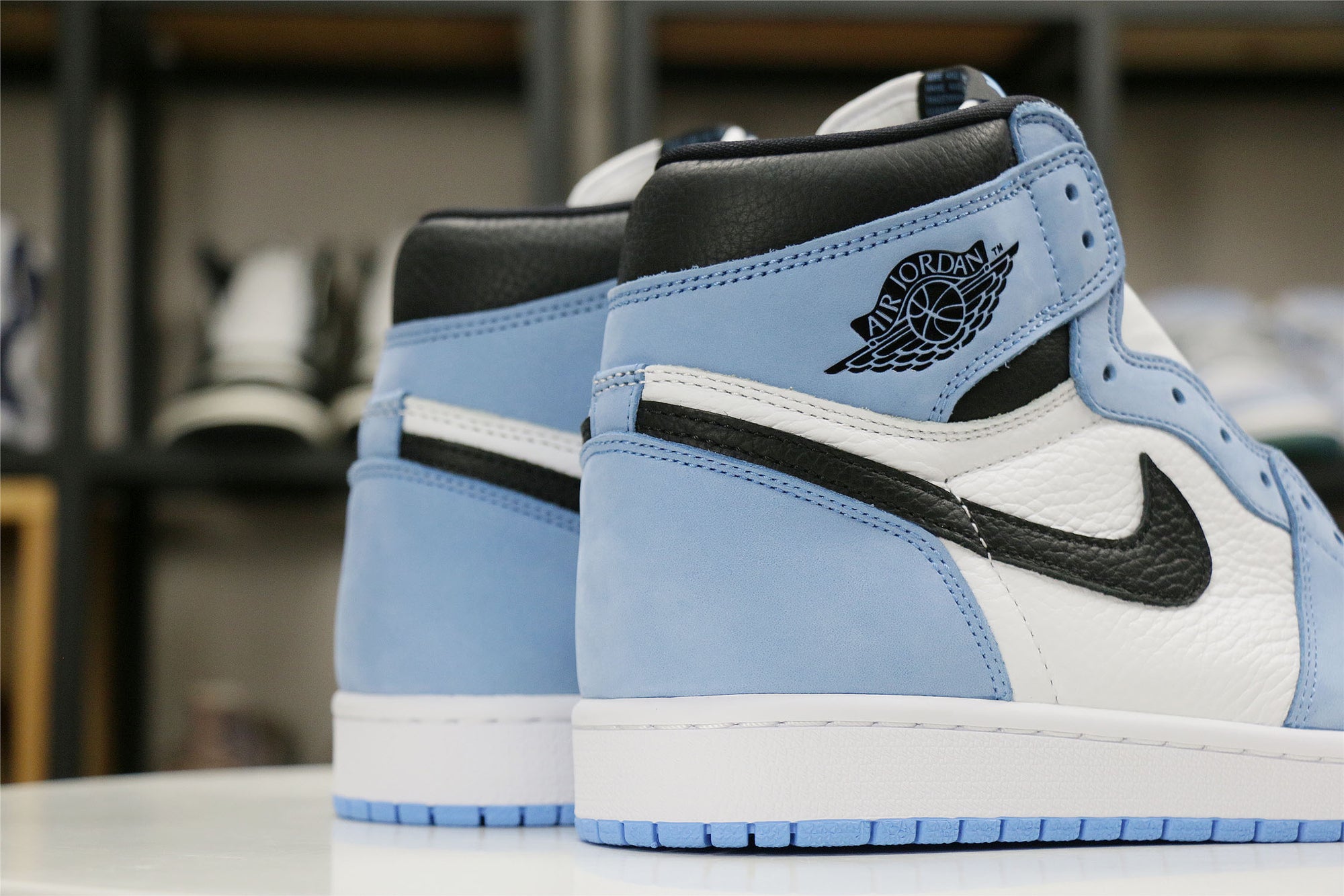 nike air jordan 1 retro high university blue white black