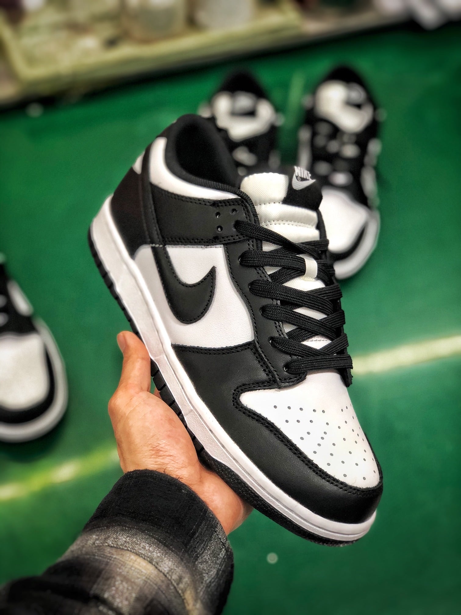 nike dunk sb low white black