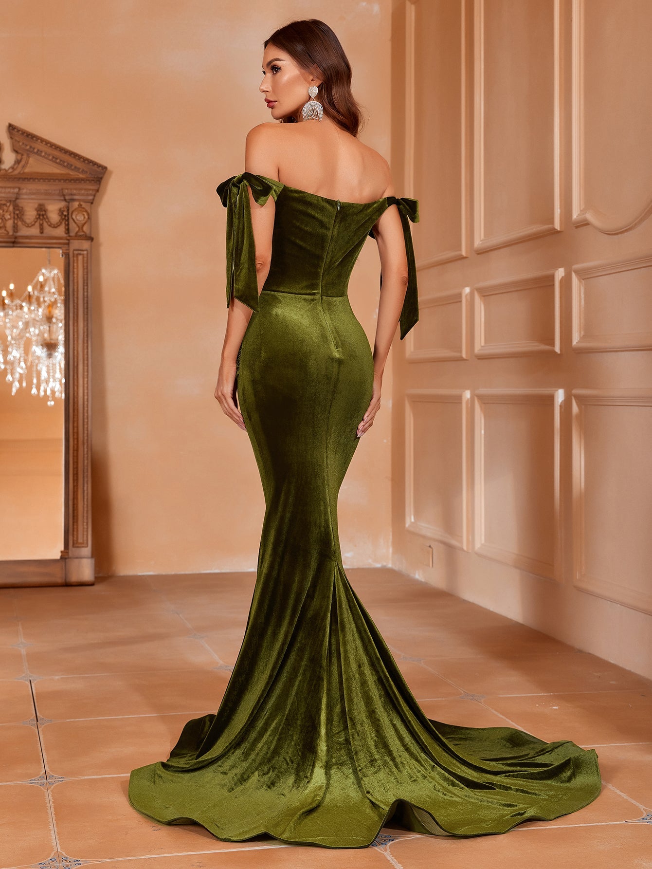 Elegant Velvet Off-Shoulder Mermaid Evening Gown – Perfect for Black Tie Events, Art Gallery Galas, Celebrity Red Carpet Appearances & Luxury Weddings
