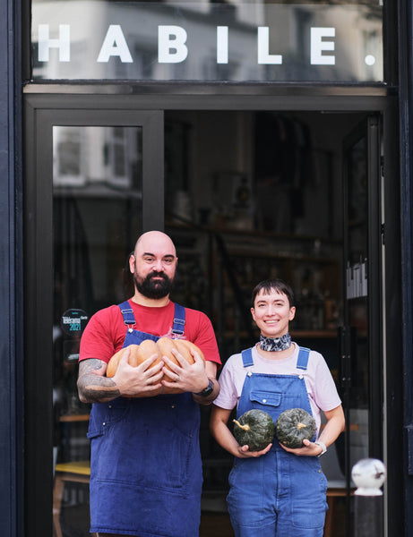 Eric Fontanini est le chef du restaurant Habile situé dans le 10ème arrondissement de Paris avec sa compagne Camille Andrieux, styliste de profession